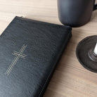 NLT Large Print Thinline Reference Zippered Bible, Indexed, Black Cross