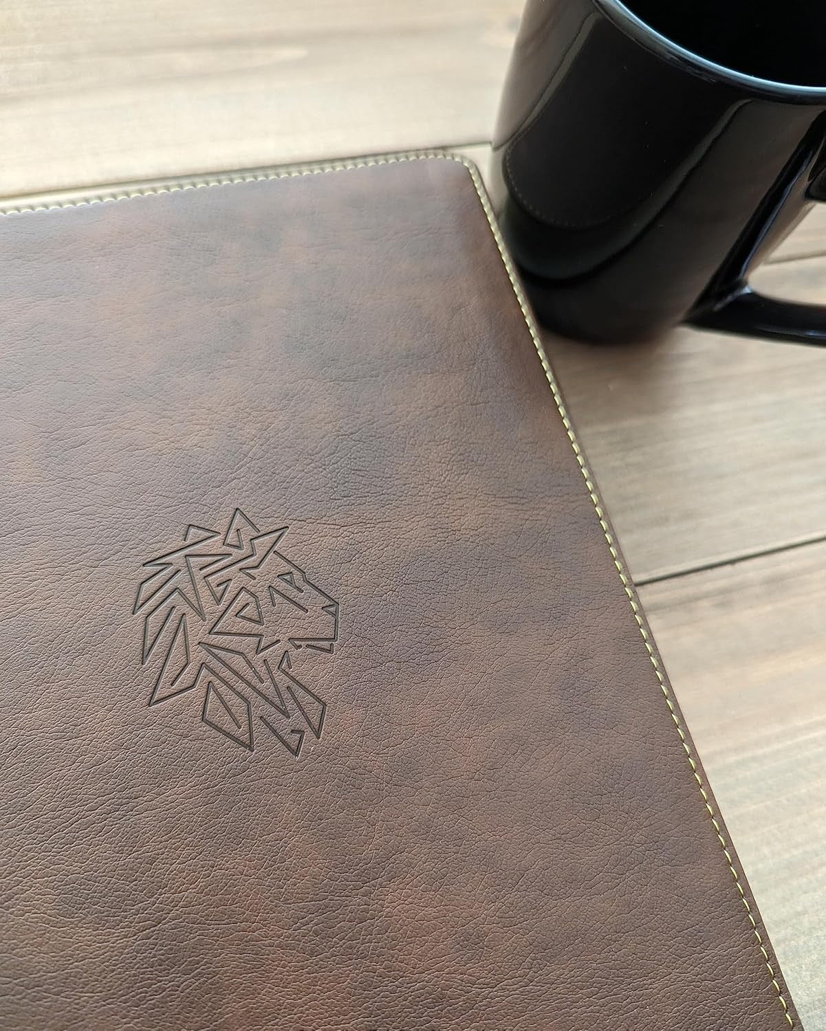 NLT Courage For Life Study Bible For Men, Rustic Brown Lion Leatherlike